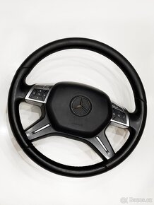 Čtyřramenný volant Elegance z Mercedesu W204