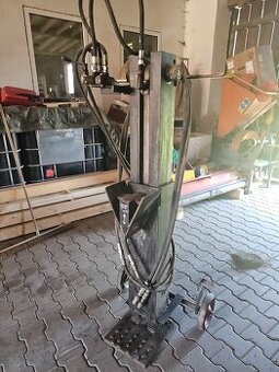 Hydraulický štípač za traktor