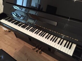 Pianino Yamaha černé lesklé leštěné dobrý stav série P2 (č.