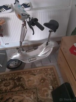 E-Scooter elektrický skutr