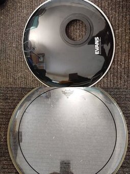 Evans Emad 18" & Remo Pinstripe 18"