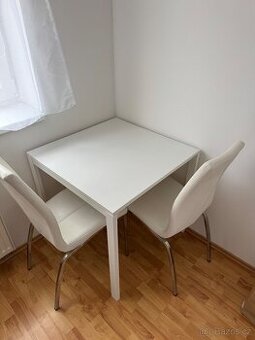 Prodám jídelní stůl a dvě židle
