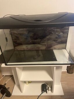 Akvarium se skrinkou