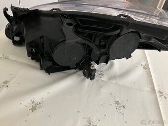 Přední světla peugeot 3008