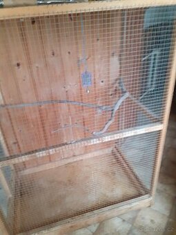 Velká  voliera pro papoušky, malá  klec