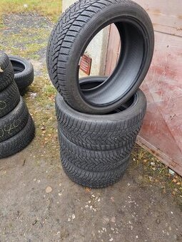 4 ks zimní 245/40/18 Dunlop 8 mm