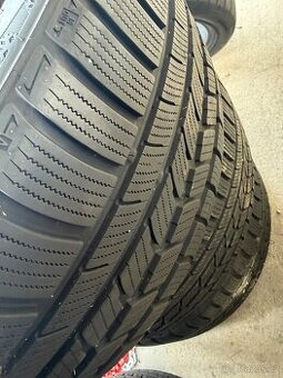Nexen 275/40 R20