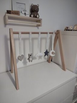 Dřevěná hrazdička pro miminko