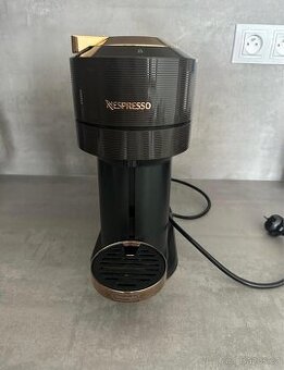 Kávovar Nespresso Vertuo Next + šlehač na mléko