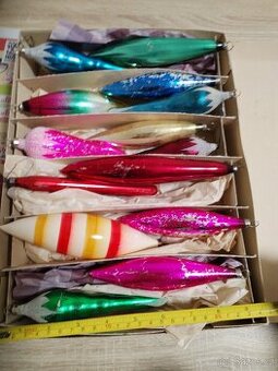 Ozdoby na stromeček staré.