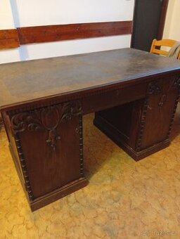 Starý psací stůl