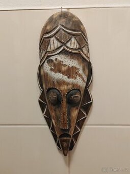 Dřevěná maska na zeď