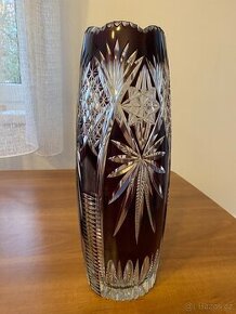 Broušená skleněná váza