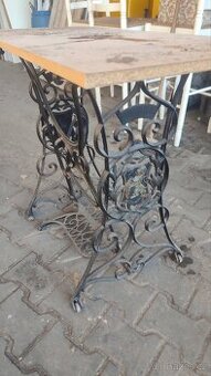 Starožitná podnož pod šicí stroj - 1