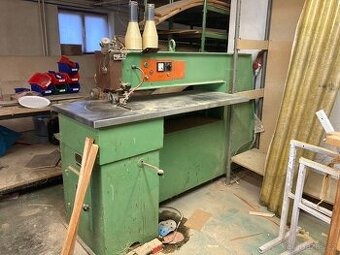 Šicí stroj na dýhu