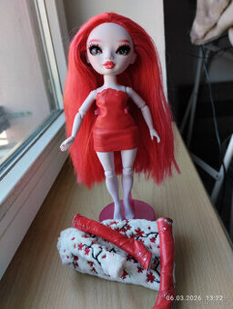 Rainbow high Rosie Redwood panenka