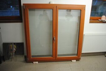 Dřevěné dvoudílné okno