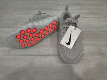 Nike Mind 002 šedé/stříbrné