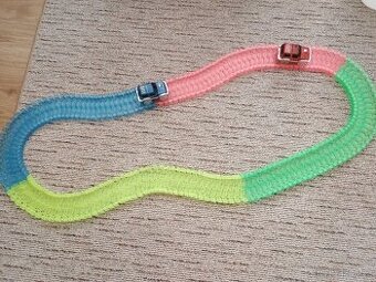 Flexibilní, svítící autodráha