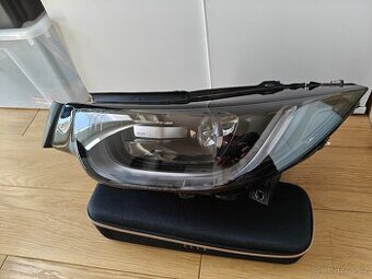 BMW i3-Led světlomet Valeo levý r.v.2021 v krásném stavu
