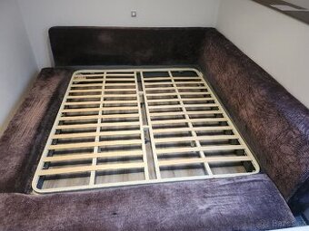 Prodám rohovou postel na matraci 180x200