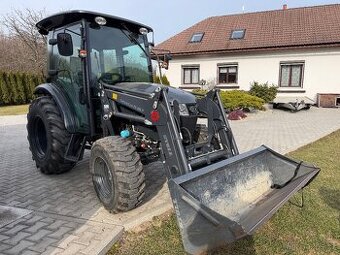 traktor s čelním nakladačem Branson 5025C Black edition