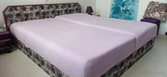 Daruji dvoulůžkovou postel vč. nočních stolků