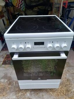 Sklokeramicky sporak electrolux
