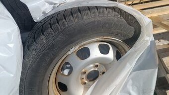 Zimní pneu 215/65/R16