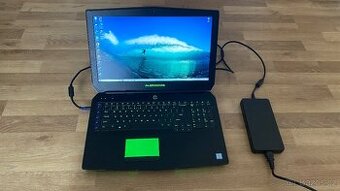 Herní notebook Alienware i7 (vhodný jako stolní PC)