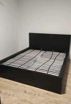 Postel IKEA MALM černá 160x200 s roštem a úložným prostorem