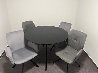 Set stolu a 4 židlí – ideální do kanceláře nebo pracovny