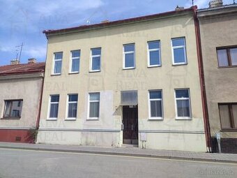 Prodej bytu 3+1 72,93 m² v rodinném domě se zahradou, Krá...