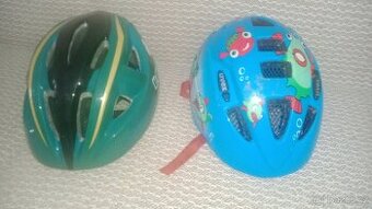 Dvě dětské přilby