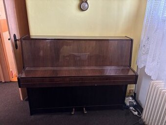 Pianino Petrof, model P112 Internacionál