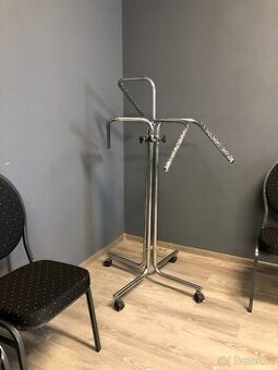 Štendr/Stojan na oblečení