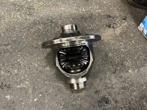 Vnitřek diferenciálu BMW 335i