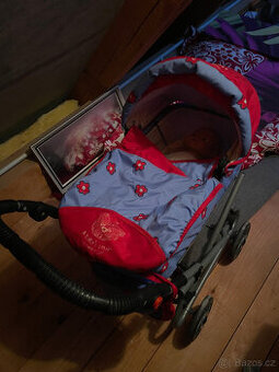 Kočárek pro panenky