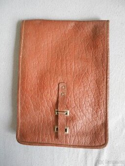 Stará, vojenská, kožená brašna.