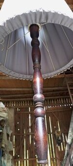 Volně stojící lampa