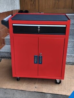 Prodám NEPOUŽITOU Mobilní skříňka na nářadí se skříňkou a zá