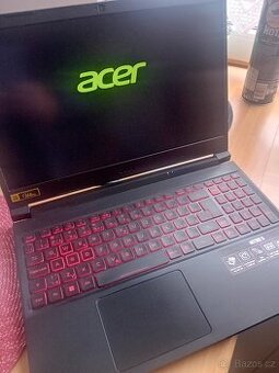 Herní notebook se zarukou - 1