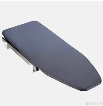 Výsuvné skládací žehlicí prkno s otočným mechanismem 180°