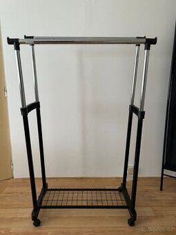 Stojan na oblečení