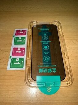 Ochranné tvrzené sklo Apple iPhone 16 Pro - tmavé s kitem