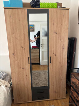 Šatní skříň Otmar (Sconto)