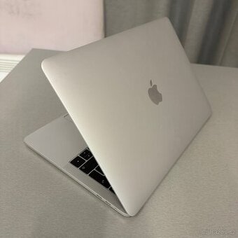 MacBook Pro i5 (2018) 8GB / 256GB / rok záruka