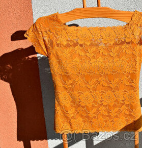 Krajkový oranžový a bílý top