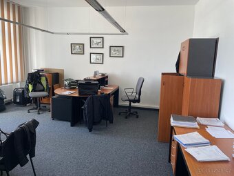 kancelářský nábytek, skříně,stoly