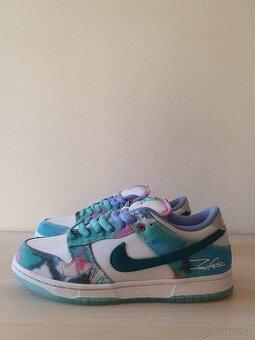 Nike SB Dunk Low Futura Laboratories